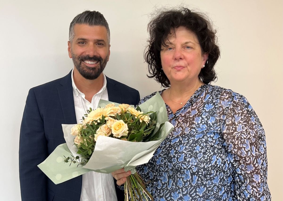 Diyap Yesil, Leiter der EFL Schweinfurt, verabschiedete Ute Breitenbach-Maier, langjährige Leiterin der Außenstelle Bad Neustadt, in den Ruhestand.