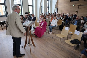 Herbert Durst (links) dankte den vielen Menschen, die ihn bei seiner Berufstätigkeit unterstützten und begleiteten, vor allem seiner Familie. 