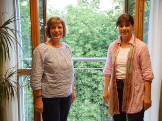 Sylvia Amthor und Christiane Wagner-Schmid in den Räumen der EFL-Stelle