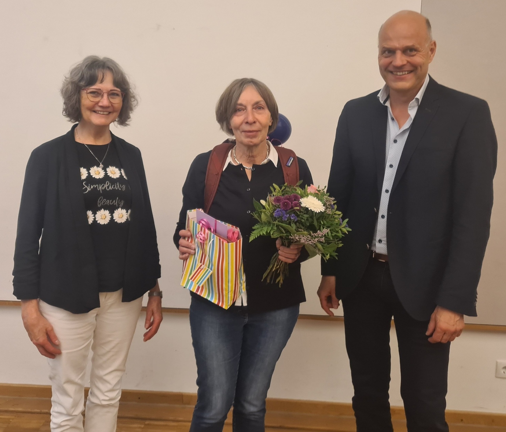 Katharina Schmelter (Mitte) wurde in den Ruhestand verabschiedet.