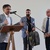 Neben guten Wünschen bekam Herbert Durst (rechts) zum Abschied von Stephan Bury, stellvertretender Leiter der EFL Schweinfurt, (links) und dem designierten Leiter der EFL Schweinfurt, Diyap Yesil (Mitte) , auch einen Picknickrucksack mit auf den Weg.