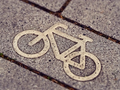 Symbolfoto: Markierung Radweg auf dem Gehweg
